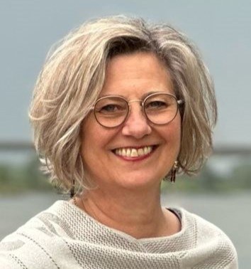  E.J.M. (Lisette) van den Akker LLB